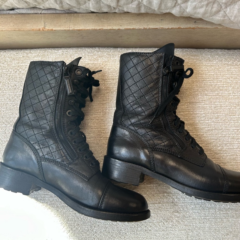 Chanel combat Boot - Picture 5 of 8